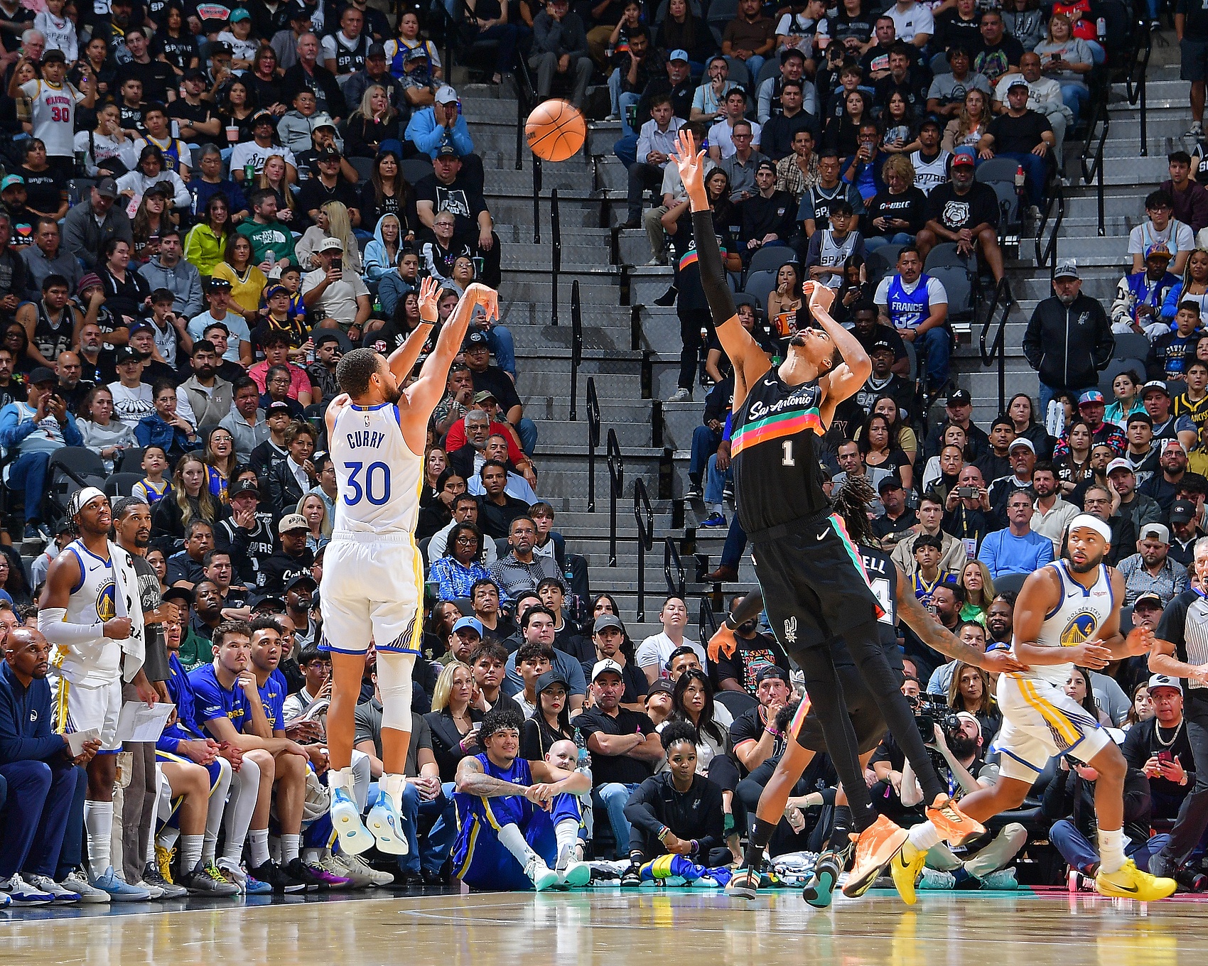 炸金花app-雷吉·米勒:看文班打球是必须要有的体验 就和看乔丹&库里一样