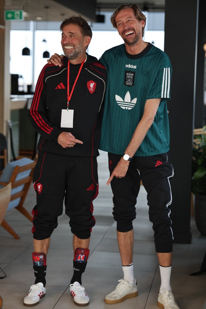 炸金花单机-渣叔也有1米9!克洛普与2米01的高佬克劳奇合照,只矮半个头