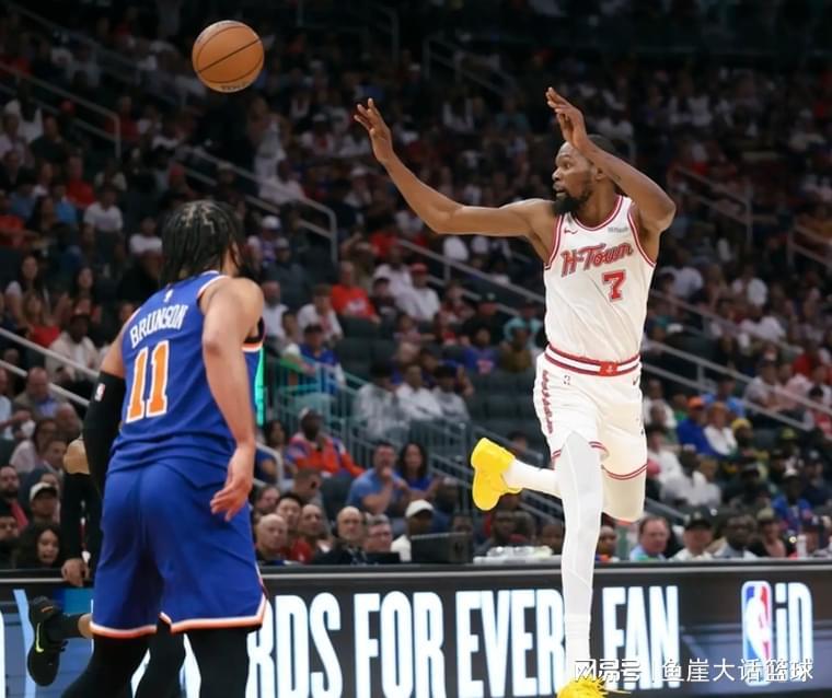 炸金花下载-NBA最新排名出炉！湖人两队锁定季后赛，火箭能争第5，骑士送温暖